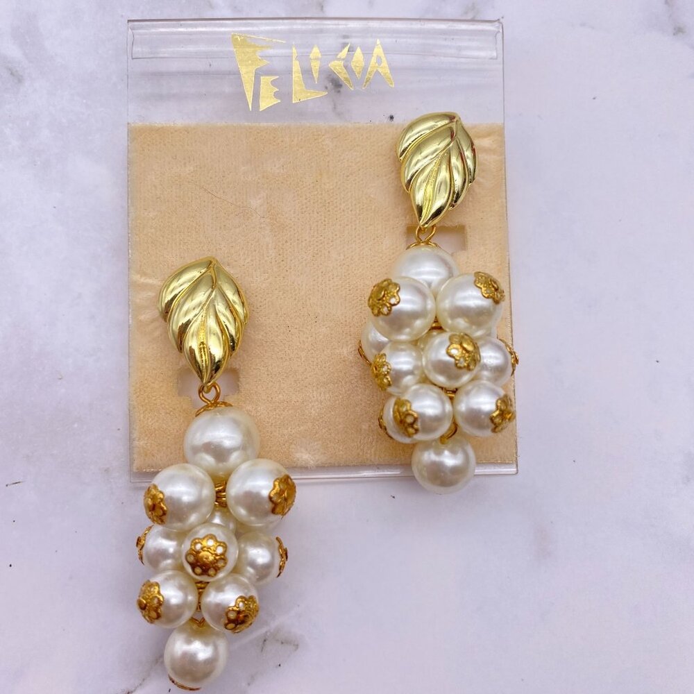 Vintage Felicia faux pearl grape cluster earrings gold tone‎ white NOS Dangle